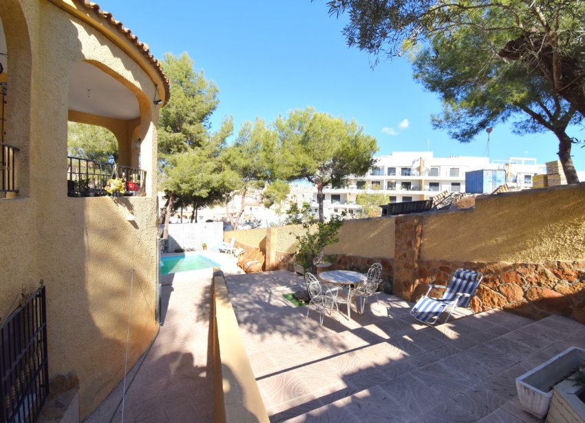 Resale - Villa - Orihuela Costa - Villamartín