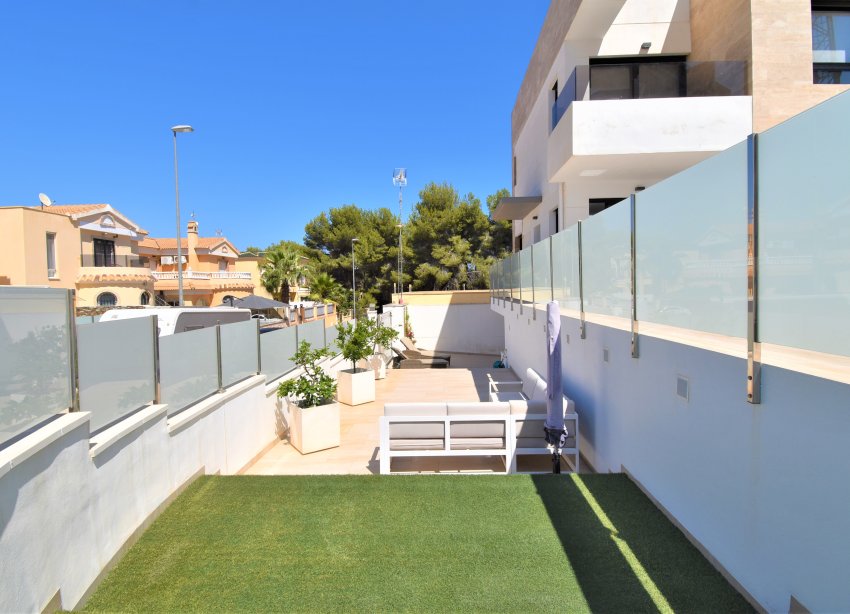 Resale - Villa - Orihuela Costa - Villamartín