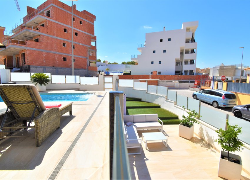 Resale - Villa - Orihuela Costa - Villamartín