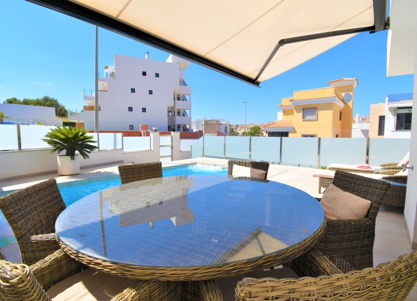 Resale - Villa - Orihuela Costa - Villamartín