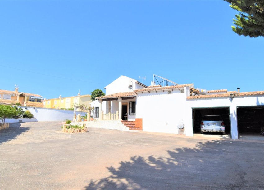 Resale - Villa - Orihuela Costa - Villamartín