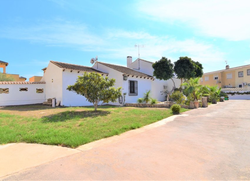 Resale - Villa - Orihuela Costa - Villamartín