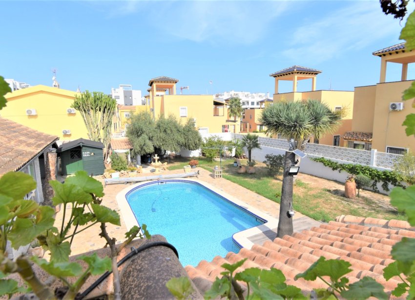 Resale - Villa - Orihuela Costa - Villamartín