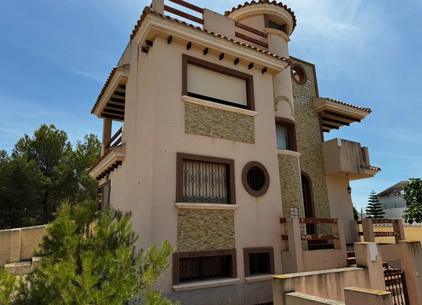 Resale - Villa - Orihuela Costa - Villamartín