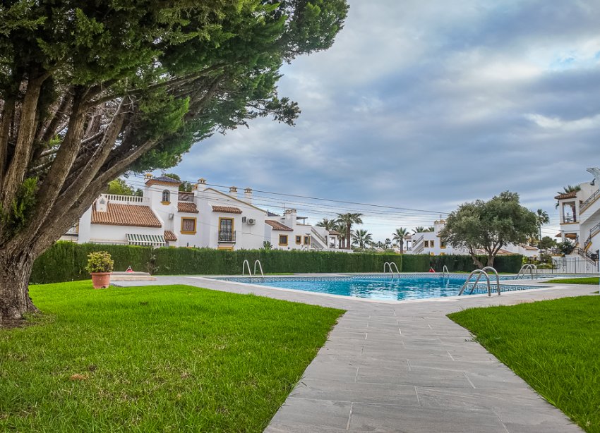Resale - Villa - Orihuela Costa - Villamartín
