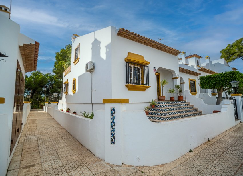 Resale - Villa - Orihuela Costa - Villamartín