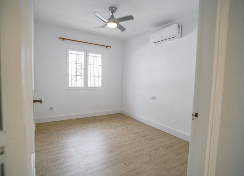 Resale - Villa - Orihuela Costa - Villamartín