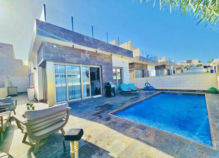 Resale - Villa - Orihuela Costa - Villamartin