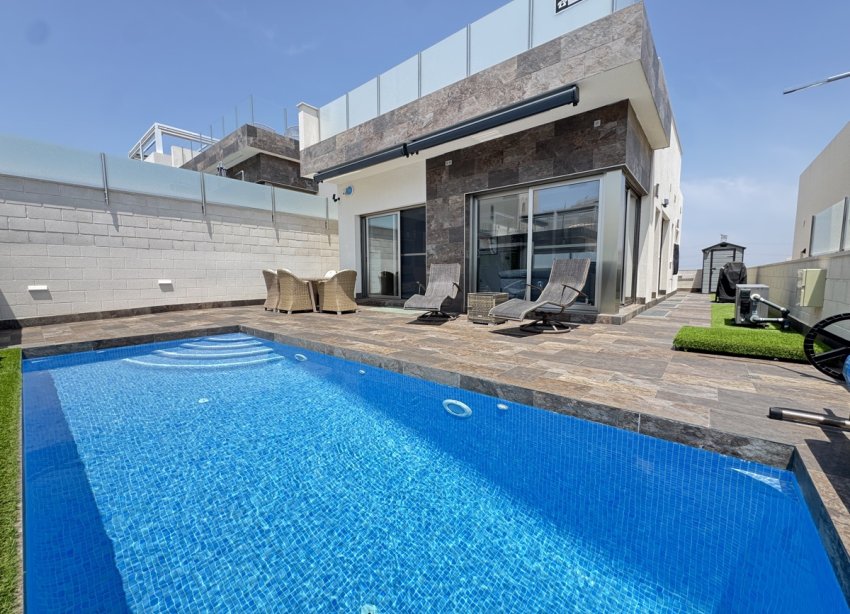 Resale - Villa - Orihuela Costa - Villamartin