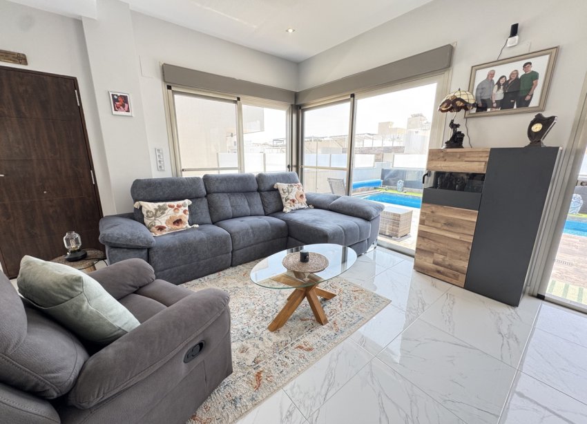 Resale - Villa - Orihuela Costa - Villamartin