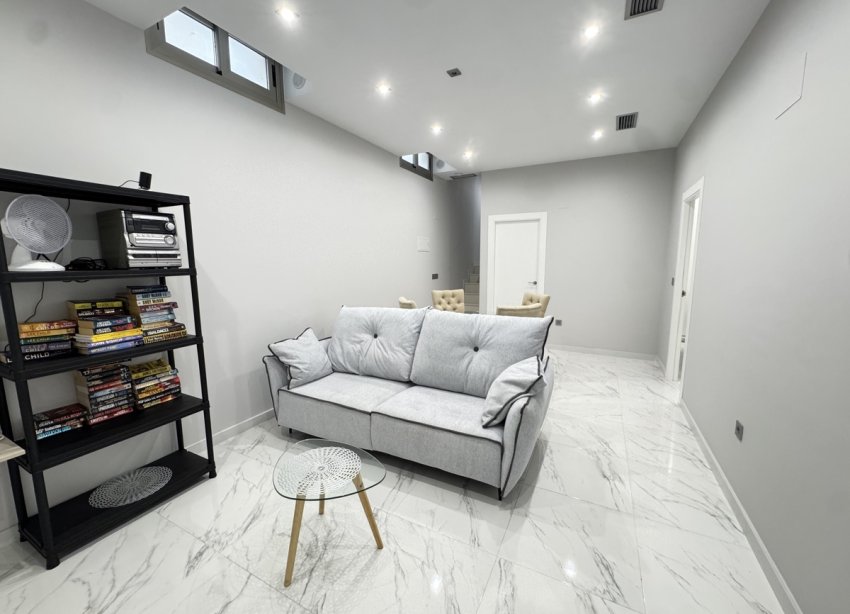 Resale - Villa - Orihuela Costa - Villamartin