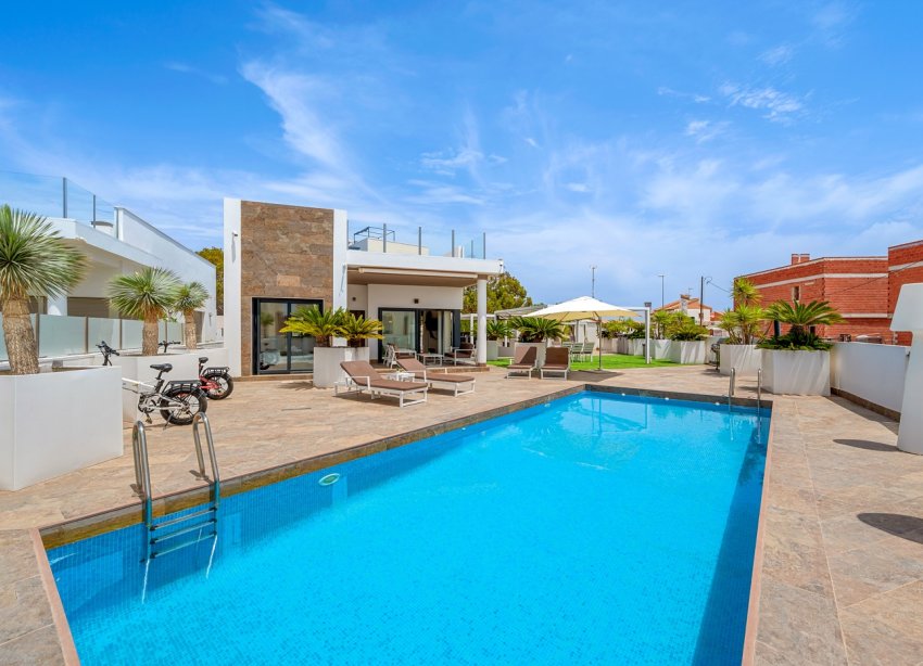 Resale - Villa - Orihuela Costa - Villamartín