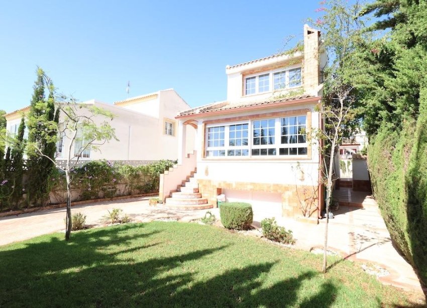 Resale - Villa - Orihuela Costa - Villamartín