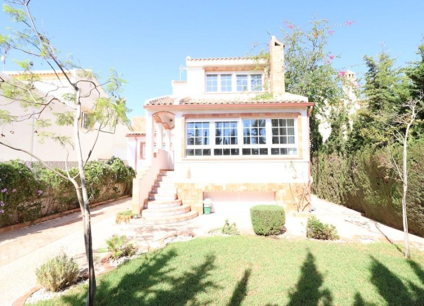 Resale - Villa - Orihuela Costa - Villamartín