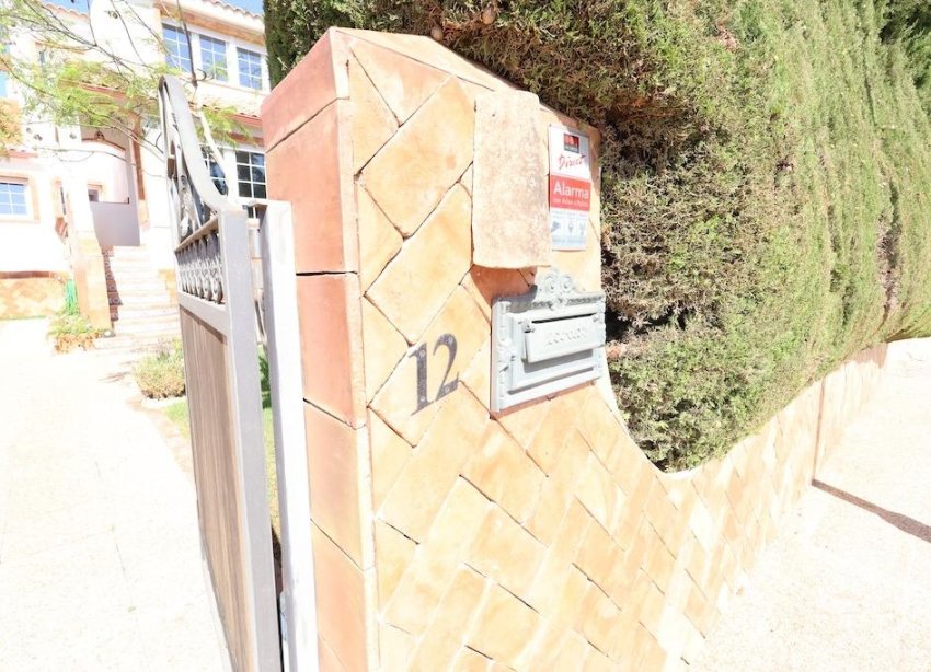 Resale - Villa - Orihuela Costa - Villamartín