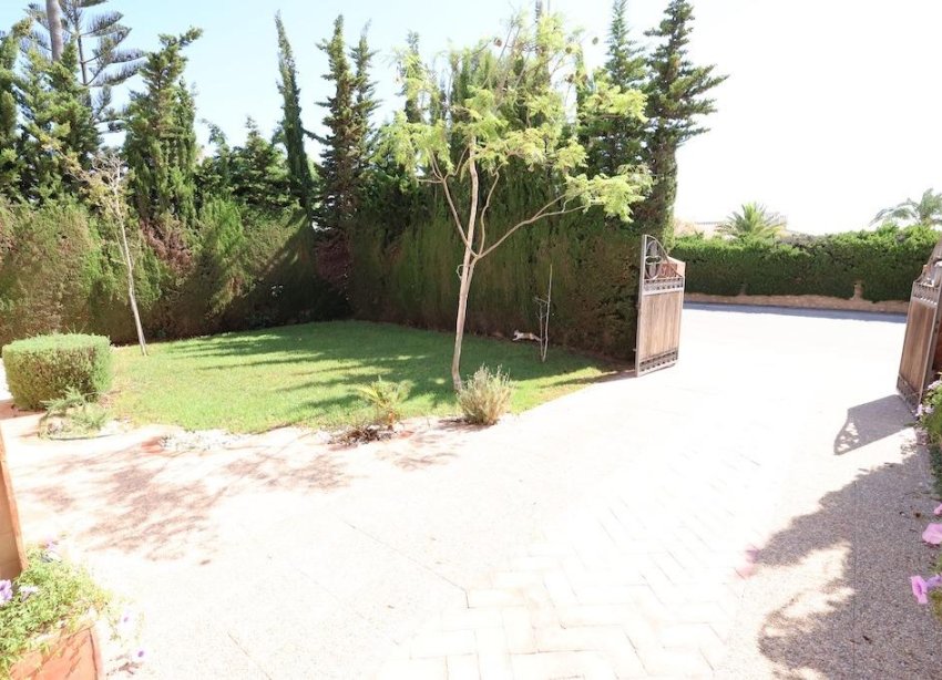 Resale - Villa - Orihuela Costa - Villamartín