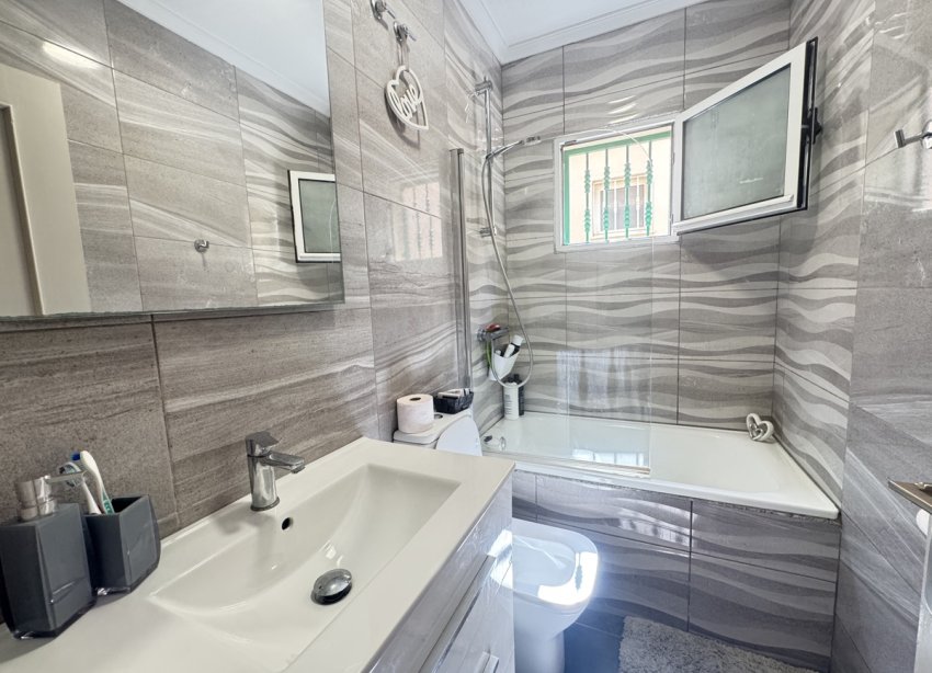 Resale - Villa - Orihuela Costa - Villamartin