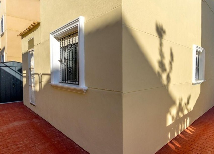 Resale - Villa - Orihuela Costa - Villamartín