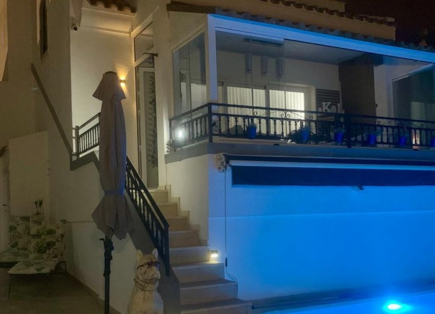 Resale - Villa - Orihuela Costa - Villamartín