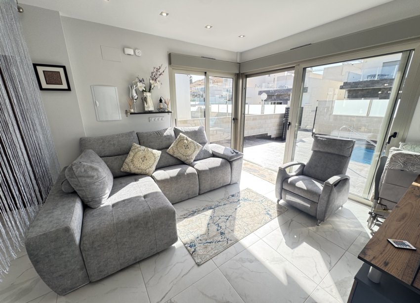 Resale - Villa - Orihuela Costa - Villamartin