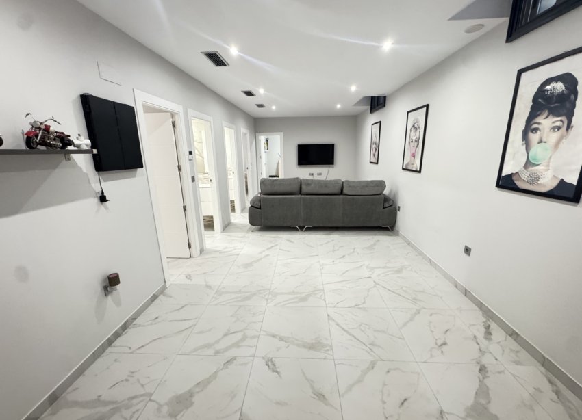 Resale - Villa - Orihuela Costa - Villamartin