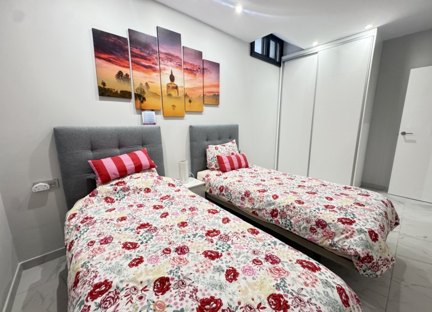 Resale - Villa - Orihuela Costa - Villamartin