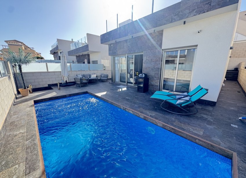 Resale - Villa - Orihuela Costa - Villamartin
