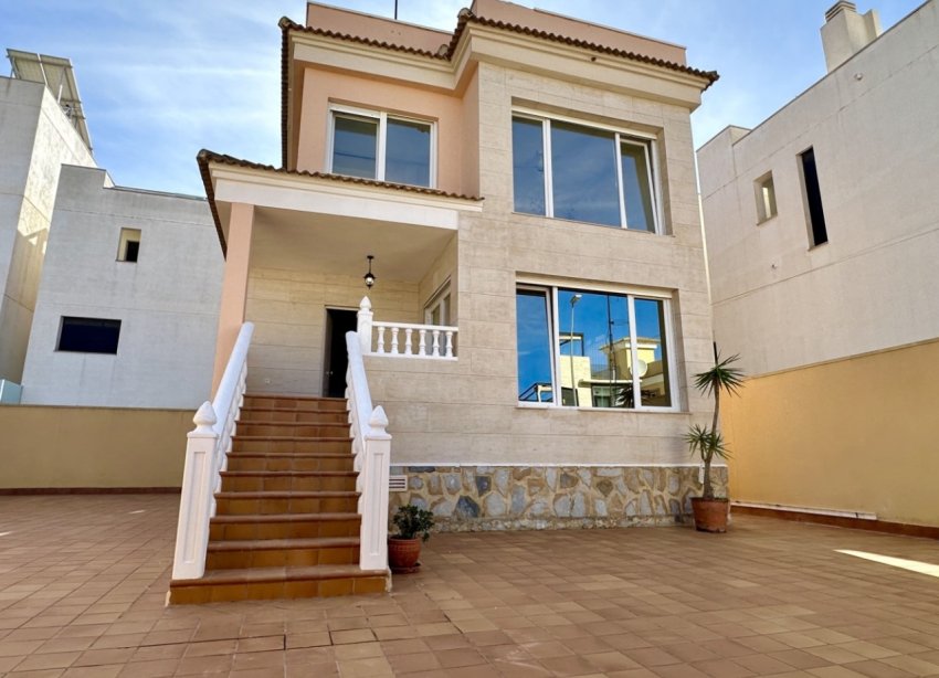 Resale - Villa - Orihuela Costa - Villamartín