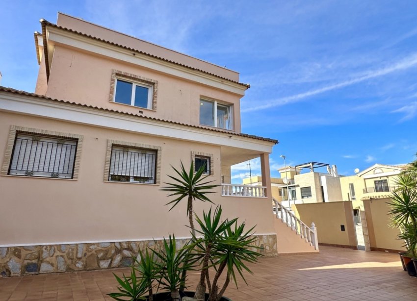Resale - Villa - Orihuela Costa - Villamartín