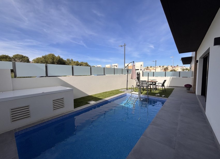 Resale - Villa - Orihuela Costa - Villamartin