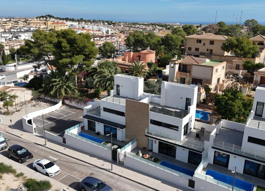 Resale - Villa - Orihuela Costa - Villamartin