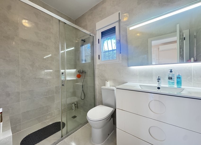 Resale - Villa - Orihuela Costa - Villamartin