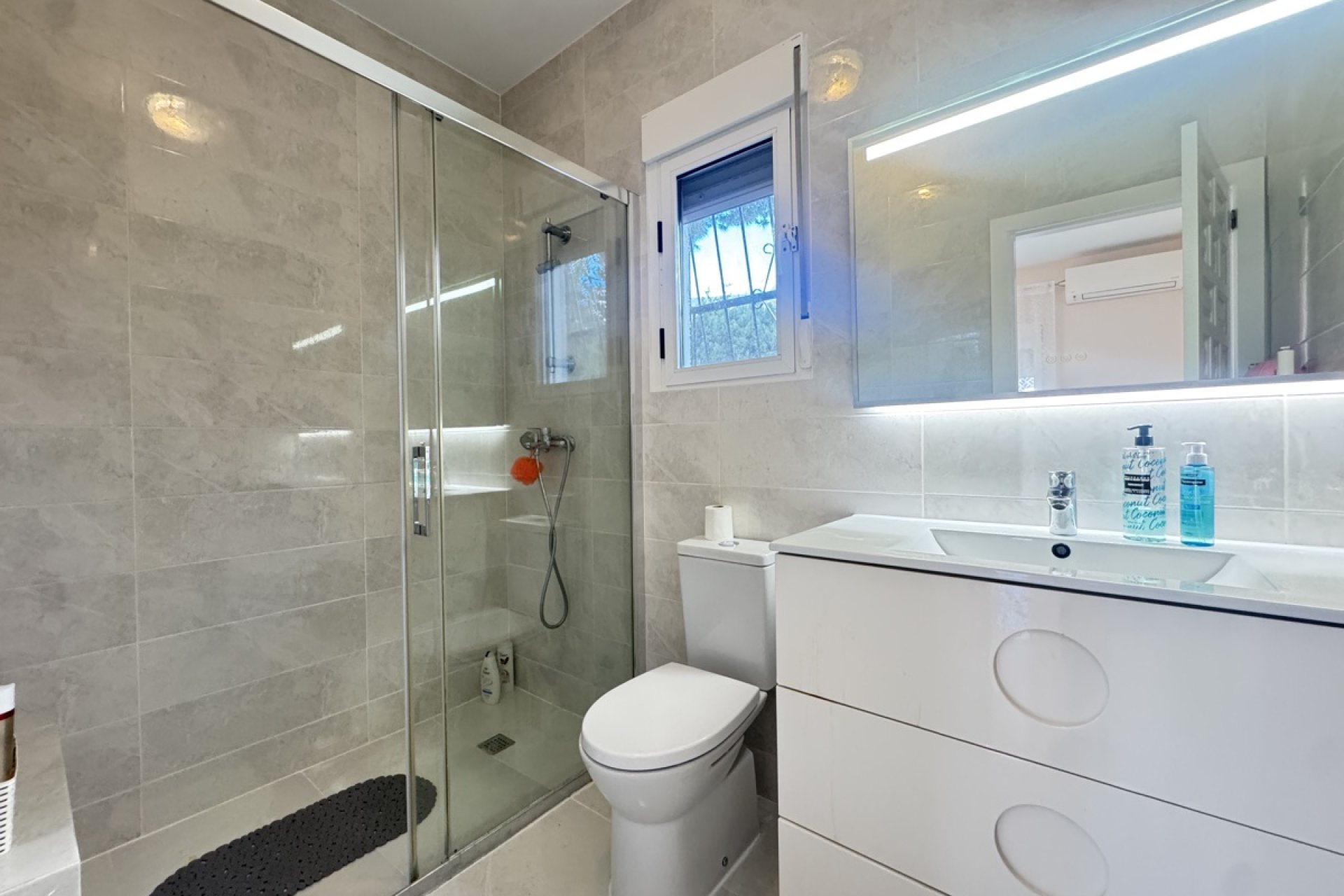 Resale - Villa - Orihuela Costa - Villamartin