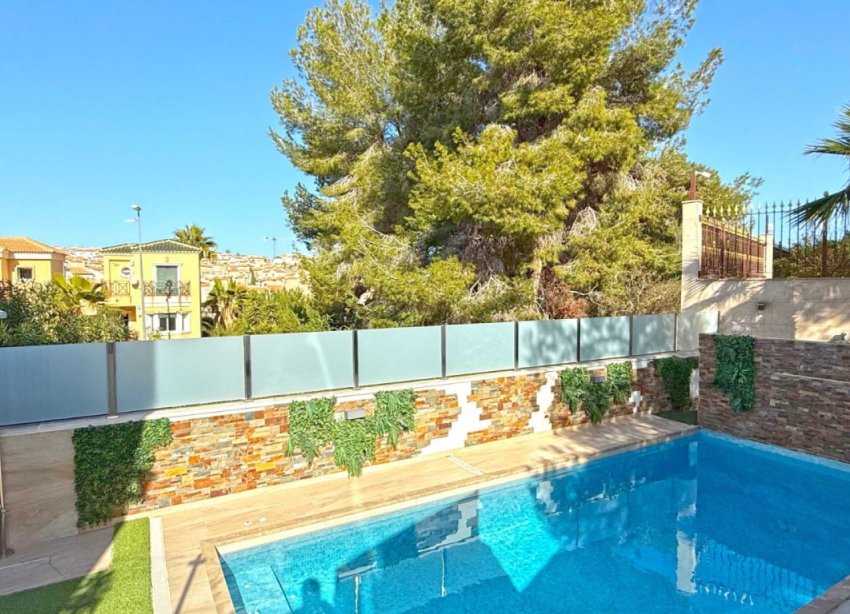 Resale - Villa - Orihuela Costa - Villamartín