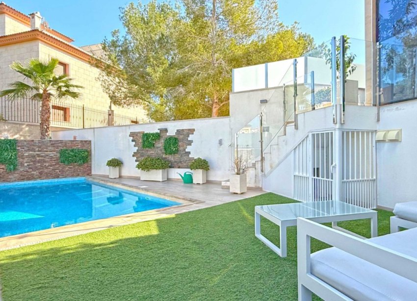 Resale - Villa - Orihuela Costa - Villamartín