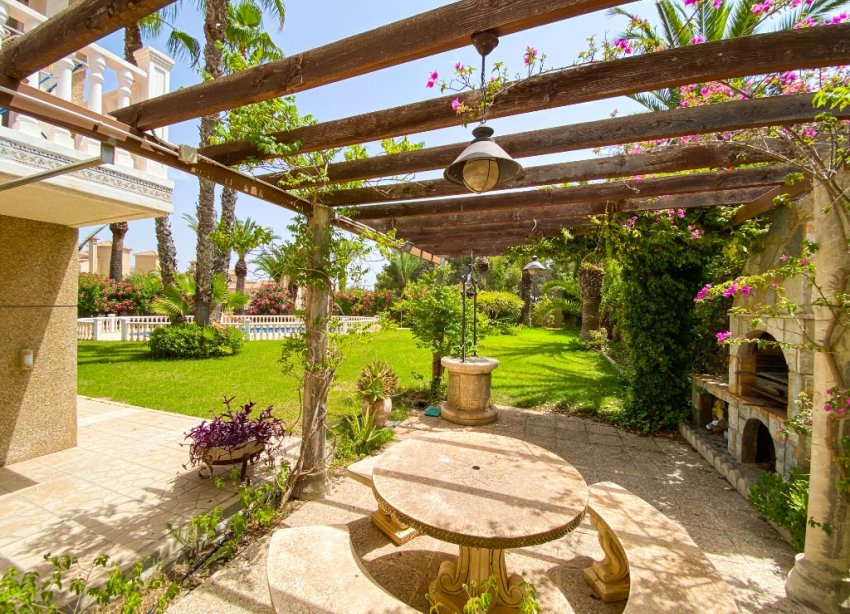 Resale - Villa - Orihuela Costa - Villamartin