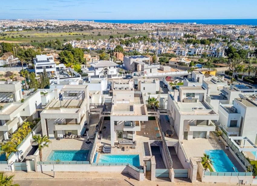 Resale - Villa - Orihuela Costa - Villamartín