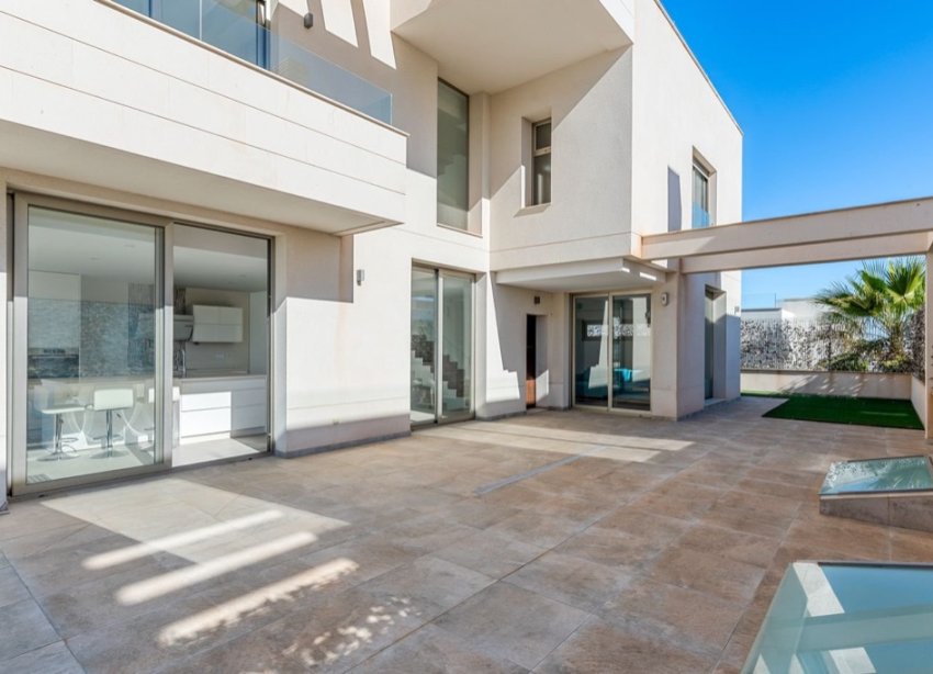 Resale - Villa - Orihuela Costa - Villamartín