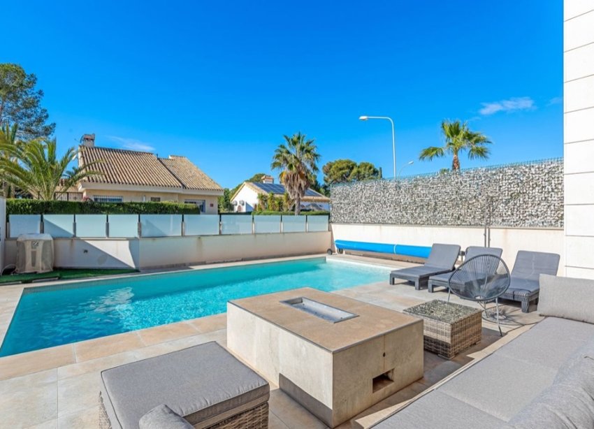 Resale - Villa - Orihuela Costa - Villamartín