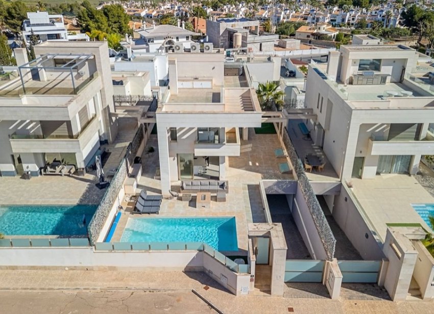 Resale - Villa - Orihuela Costa - Villamartín