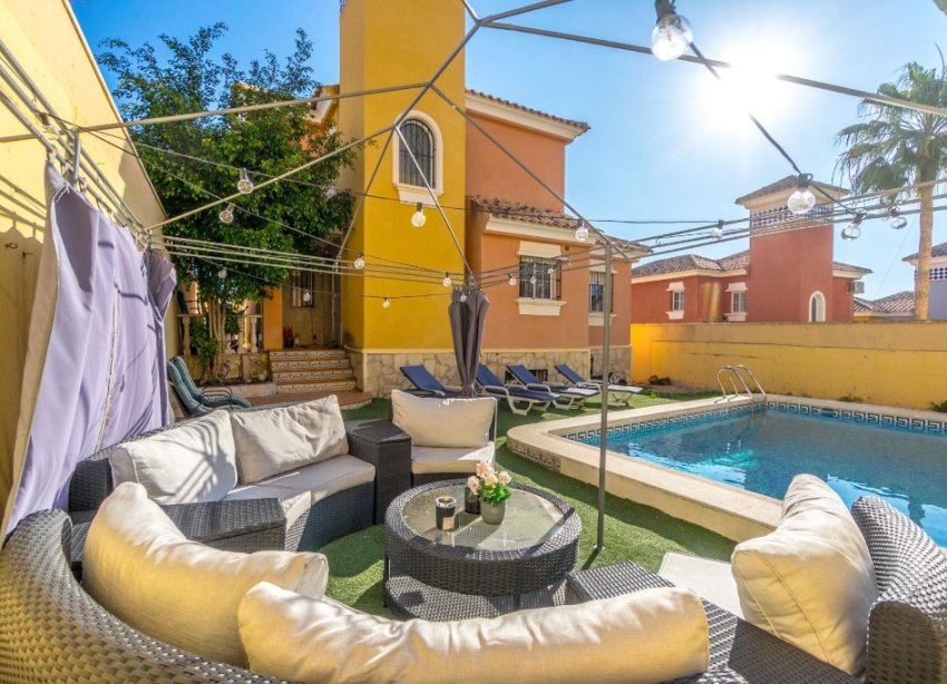 Resale - Villa - Orihuela Costa - Villamartin