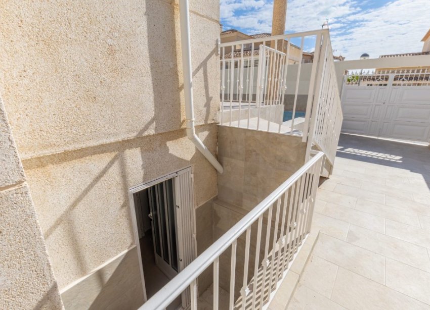 Resale - Villa - Orihuela Costa - Villamartín