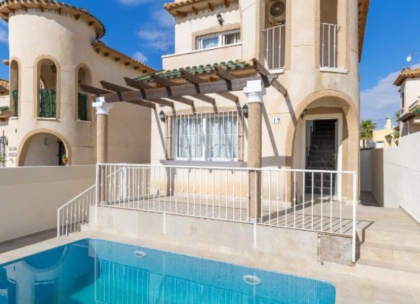 Resale - Villa - Orihuela Costa - Villamartín