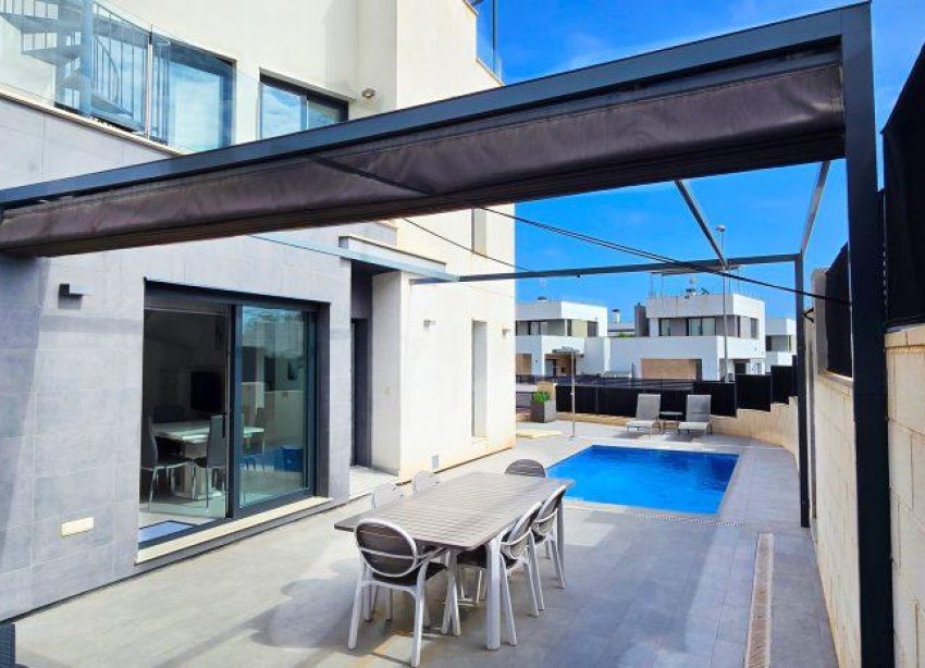 Resale - Villa - Orihuela Costa - Villamartín