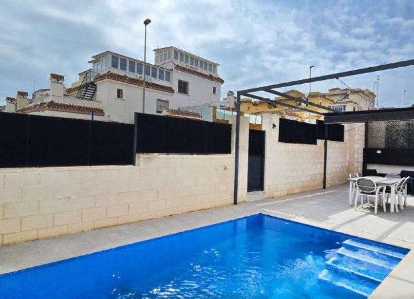 Resale - Villa - Orihuela Costa - Villamartín