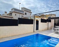 Resale - Villa - Orihuela Costa - Villamartín