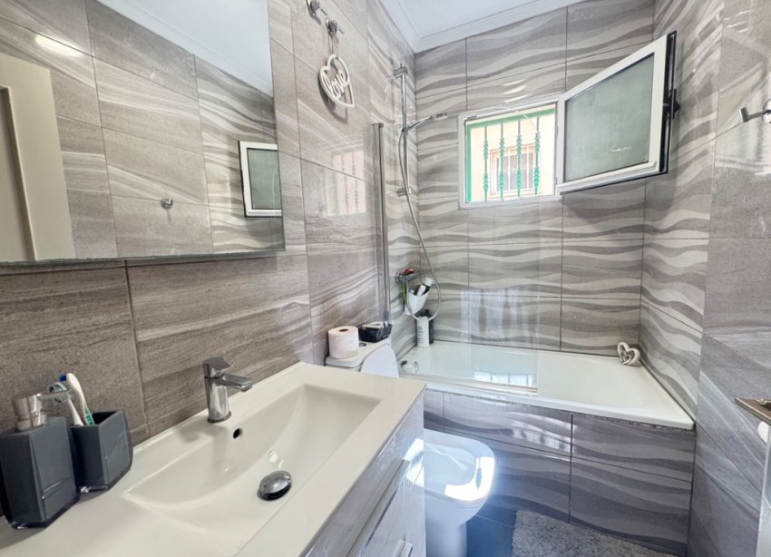 Resale - Villa - Orihuela Costa - Villamartín