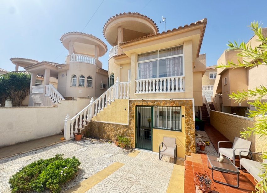 Resale - Villa - Orihuela Costa - Villamartín