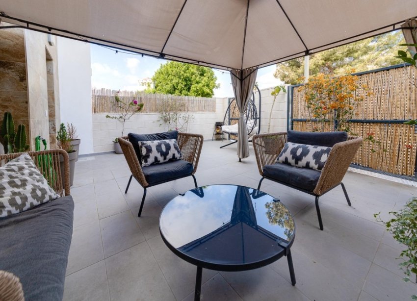 Resale - Villa - Orihuela Costa - Villamartín