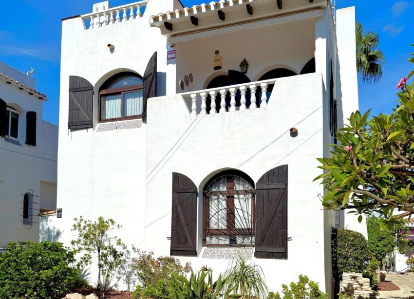 Resale - Villa - Orihuela Costa - Villamartín